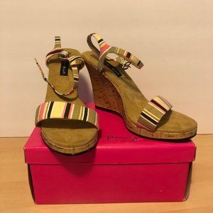 Dancing Heart Strappy Wedges, Size 7